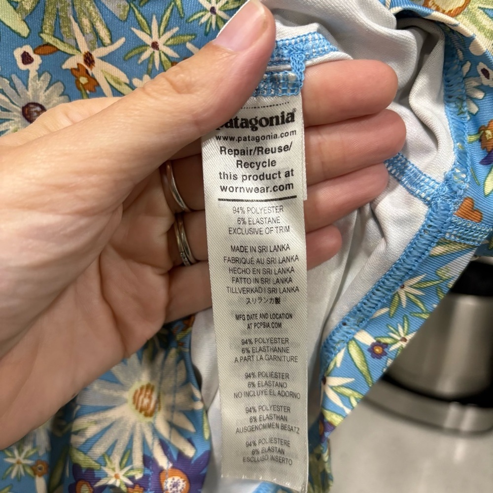 Patagonia Capilene Silkweight floral rashguard top - Picture 5 of 6